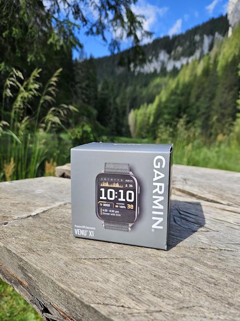 Despachetarea lui Garmin Venu X1 Ã®n aer liber