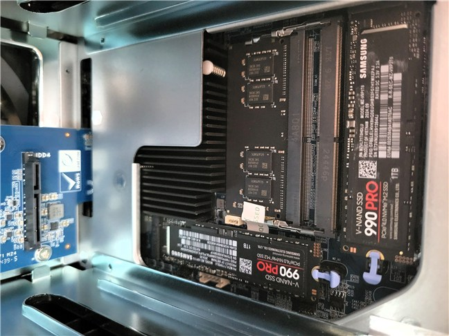 Dispozitivul NAS acceptÄ douÄ SSD-uri M.2