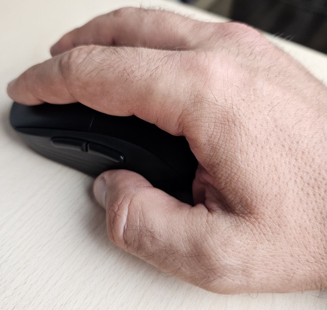 O prindere tip ghearÄ funcÈioneazÄ foarte bine cu Trust GXT927 Redex+