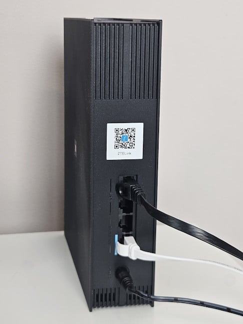 Porturile de pe spatele dispozitivului ZTE T5400