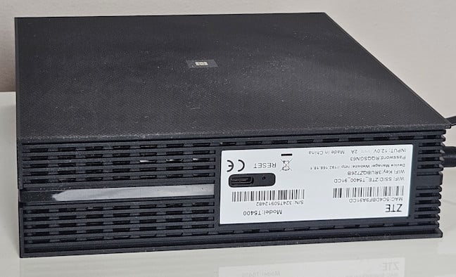 AbÈibildul de pe partea inferioarÄ Ã®Èi aratÄ cum te conectezi la router
