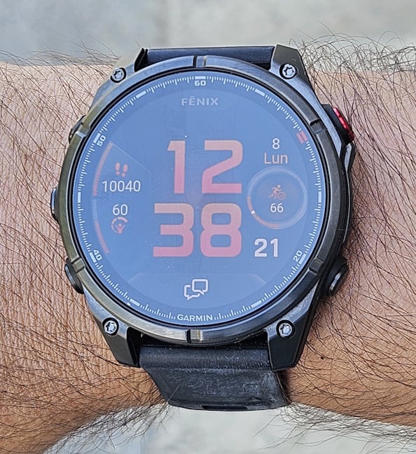 Garmin Fenix 8 Pro are doar o faÈÄ de ceas preinstalatÄ