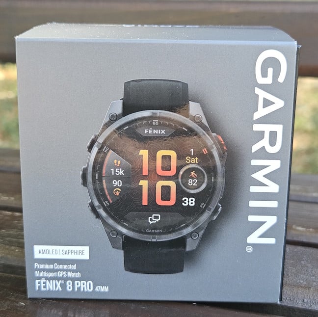 Cutia în care vine Garmin Fenix 8 Pro