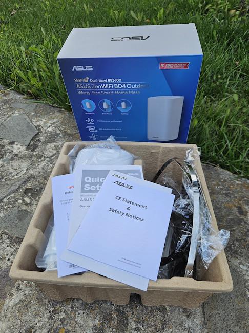 Despachetarea lui ASUS ZenWiFi BD4 Outdoor