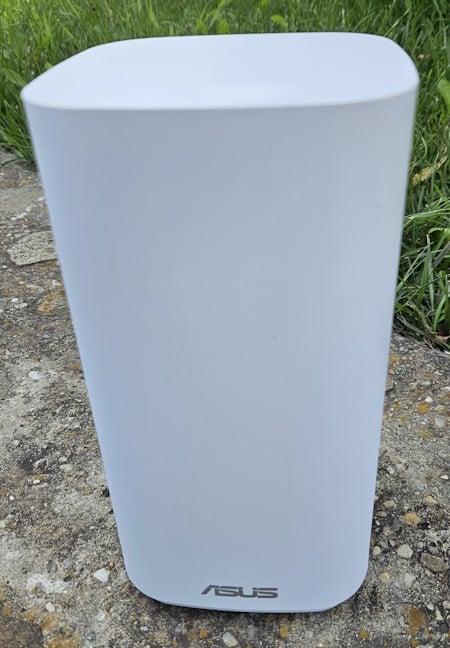 ASUS ZenWiFi BD4 Outdoor are un design rezistent