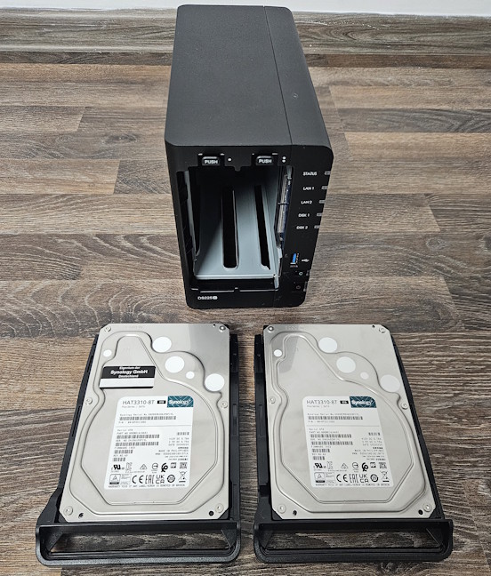 Am folosit douÄƒ hard disk-uri Synology HAT3310-8T