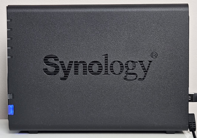 Pe laterale gÄƒseÈ™ti doar logo-ul Synology