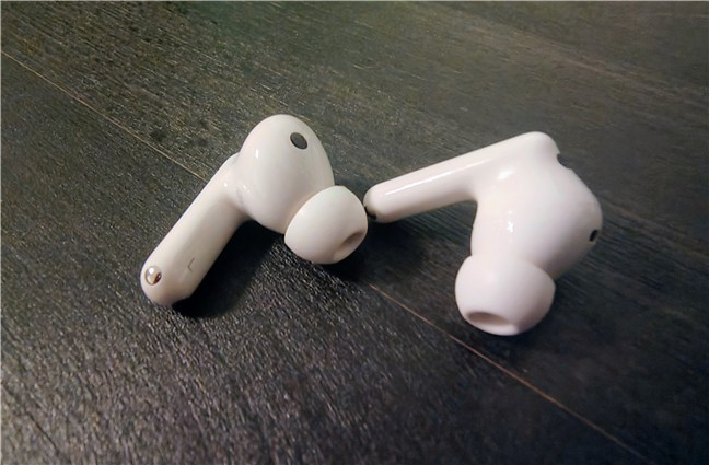 CÄƒÈ™tile seamÄƒnÄƒ cu AirPod-urile de Apple