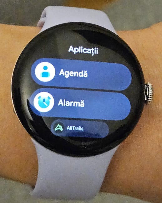 Google Pixel Watch 4 este u&Egrave;or de navigat