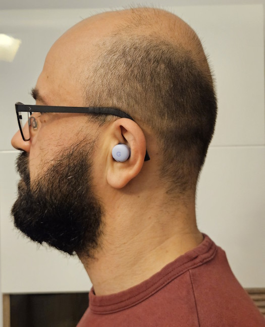 Google Pixel Buds 2a sunt u&Egrave;or de purtat
