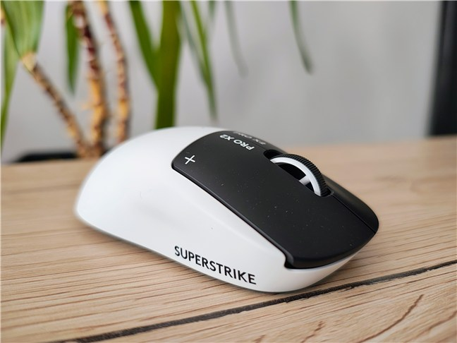 Mouse-ul este foarte u&Egrave;or, c&Atilde;&cent;nt&Auml;rind numai 61 de grame