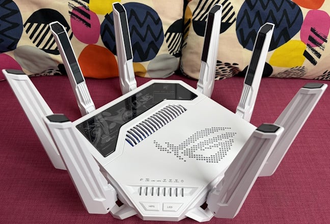 ASUS ROG GT-BE19000AI are opt antene externe