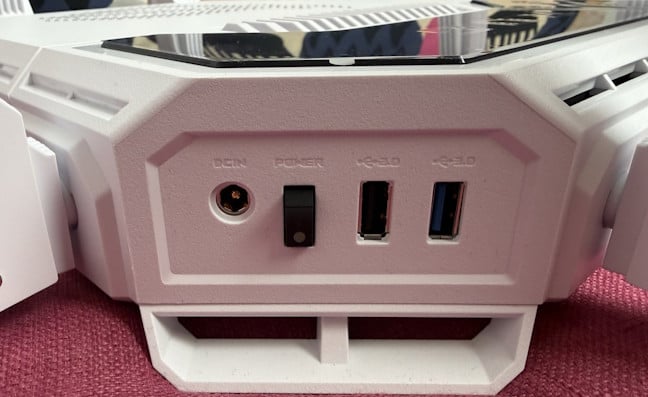 Porturile USB sunt l&Atilde;&cent;ng&Auml; butonul Power