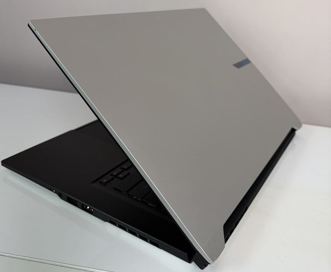 Po&Egrave;i deschide ecranul cu un singur deget