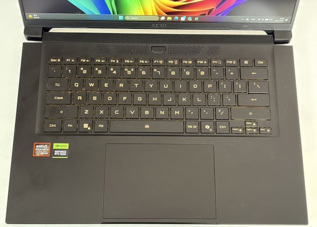 Tastatura are iluminare RGB pe o singur&Auml; zon&Auml;