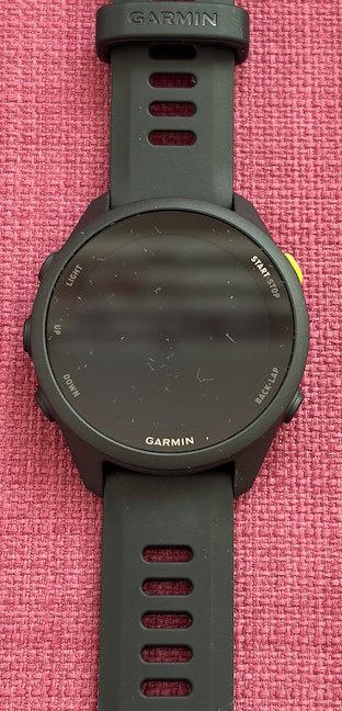 Forerunner 70 are un ecran AMOLED de 1,2 inci