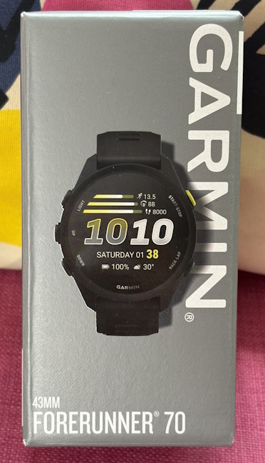 Cutia în care vine Garmin Forerunner 70