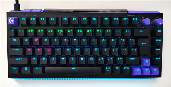 G512 X 75 este o tastatur&Auml; cu dimensiuni reduse &Egrave;i f&Auml;r&Auml; bloc numeric