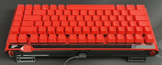 Mufa USB-C Èi butoanele de pe spate
