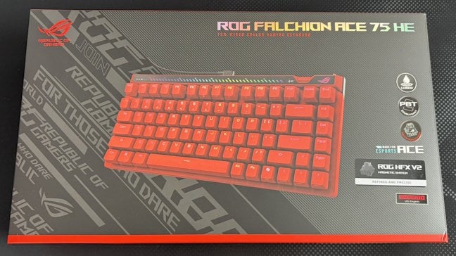 Cutia în care vine ASUS ROG Falchion ACE 75 HE