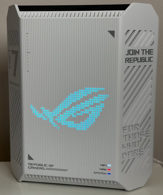 ASUS ROG Strix GSâBE7200 are un design îndrÄzneÈ