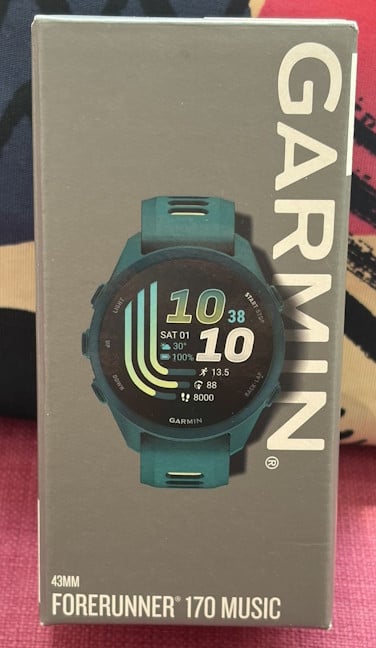 Cutia &Atilde;&reg;n care vine Garmin Forerunner 170 Music