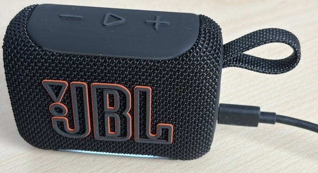 PoÈi conecta boxa Èi prin USB-C