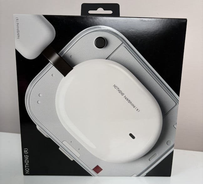 Cutia în care sunt împachetate Nothing Headphone (a)