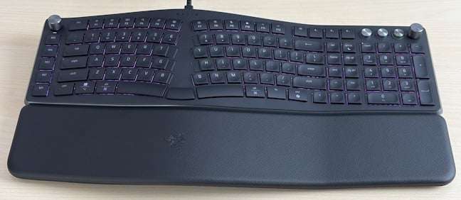 Iluminarea RGB este pe 19 zone