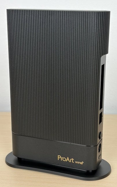 ASUS ProArt PRT-BE5000 are un design vertical, discret