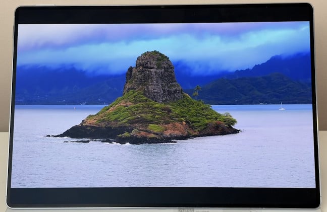 Ecranul OLED PaperMatte este superb