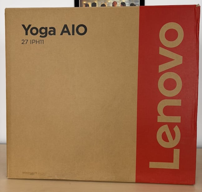 Cutia în care vine Lenovo Yoga AIO