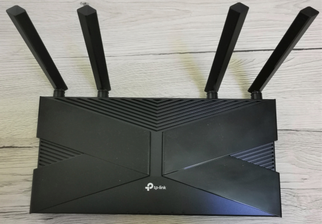 Antenele de pe TP-Link Archer AX10