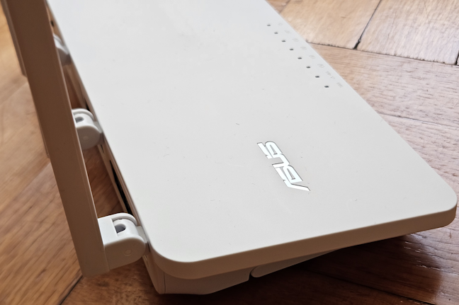 ÃÈi plac colÈurile rotunjite ale acestui router?