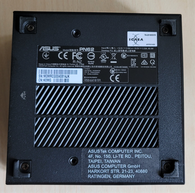 Partea de jos a ASUS Mini PC PN62