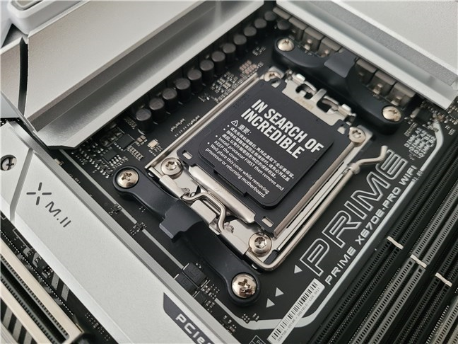 ASUS Prime X670E-Pro WiFi se bazează pe chipsetul AMD X670E