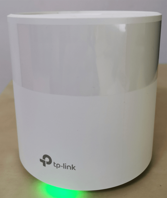 LED-ul din partea de jos a fiecÄƒrui TP-Link Deco X20