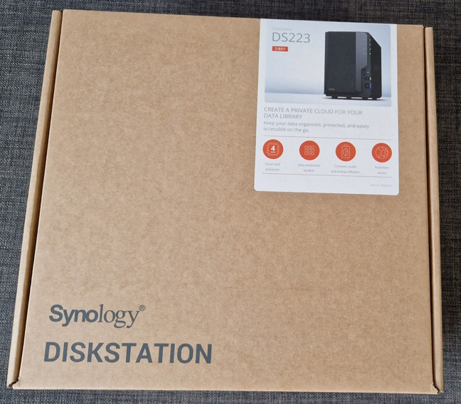 Ambalajul lui Synology DiskStation DS223 este simplu