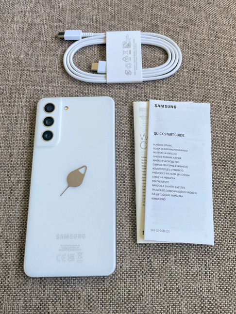 Samsung Galaxy S21 FE 5G: Tot ce găsești în cutie