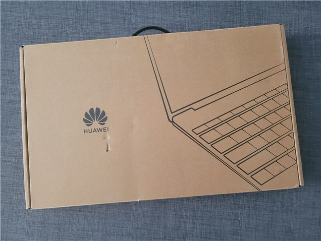 Huawei MateBook D16: Cutia în care vine