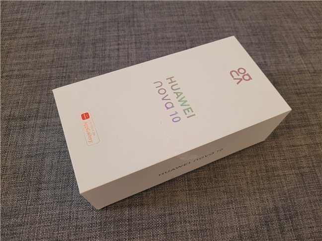 Cutia lui HUAWEI nova 10