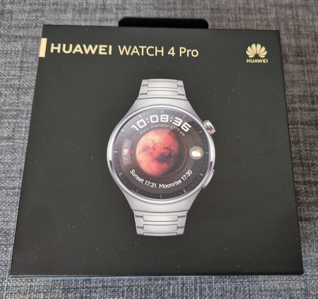 Ambalajul lui HUAWEI Watch 4 Pro este elegant