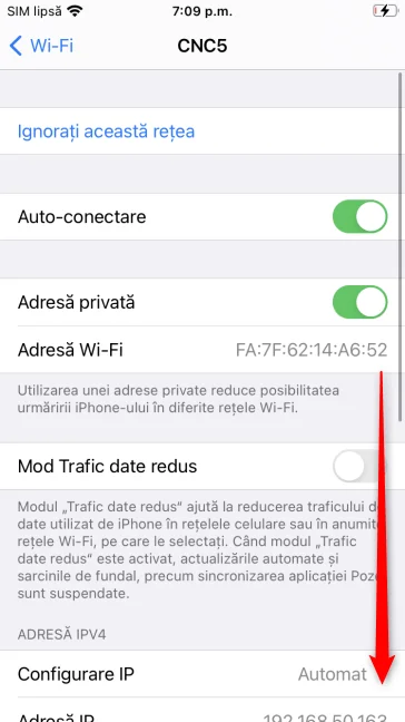 Derulează în jos ecranul cu informații despre rețea