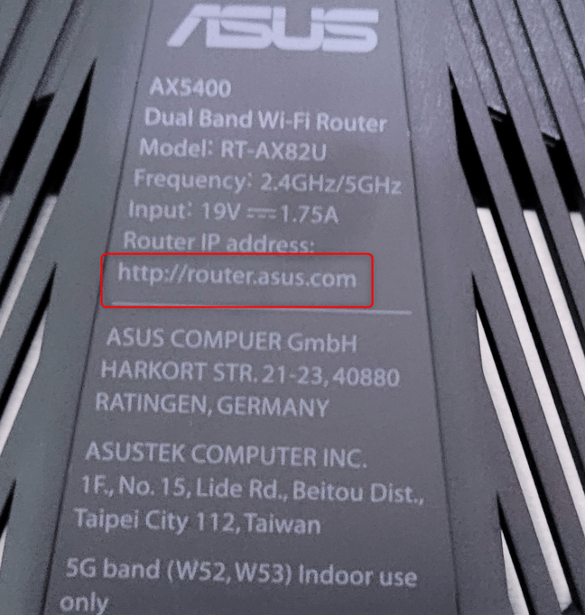 Adresa IP scrisÄƒ pe ASUS RT-AX82U