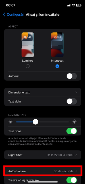 ApasÄƒ pe Auto-blocare pentru a ajusta cÃ¢t timp rÄƒmÃ¢ne aprins ecranul pe iPhone