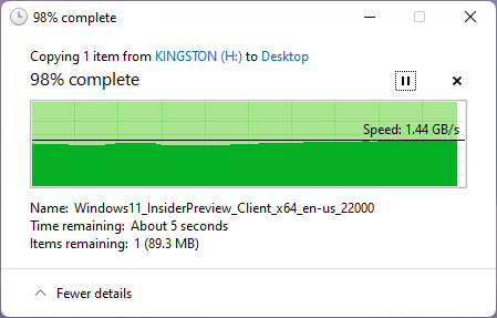 Copierea unui fiÈ™ier de dimensiuni mari de pe Kingston XS2000 pe SSD-ul intern