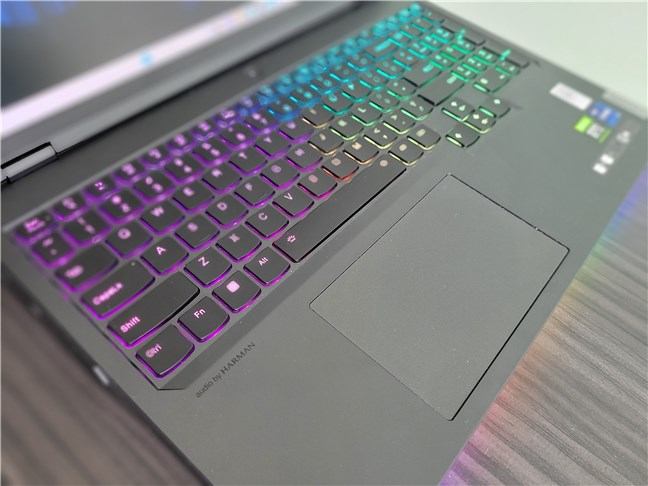 Tastatura iluminatÄƒ RGB de pe Lenovo Legion Pro 7