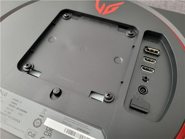 LG UltraGear 24GN650 este compatibil VESA