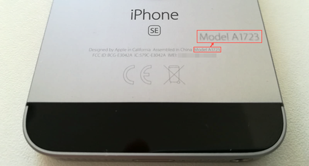 Numărul de Model inscripționat pe spatele unui iPhone SE mai vechi