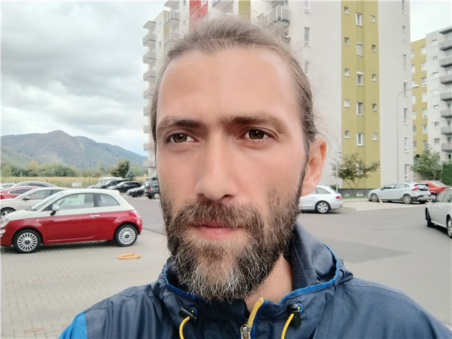 Exemplu de selfie realizat cu Motorola Edge 30 Neo